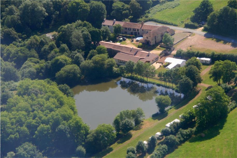 Logis De L'Aubonniere Hotel Chaille-sous-les-Ormeaux ภายนอก รูปภาพ